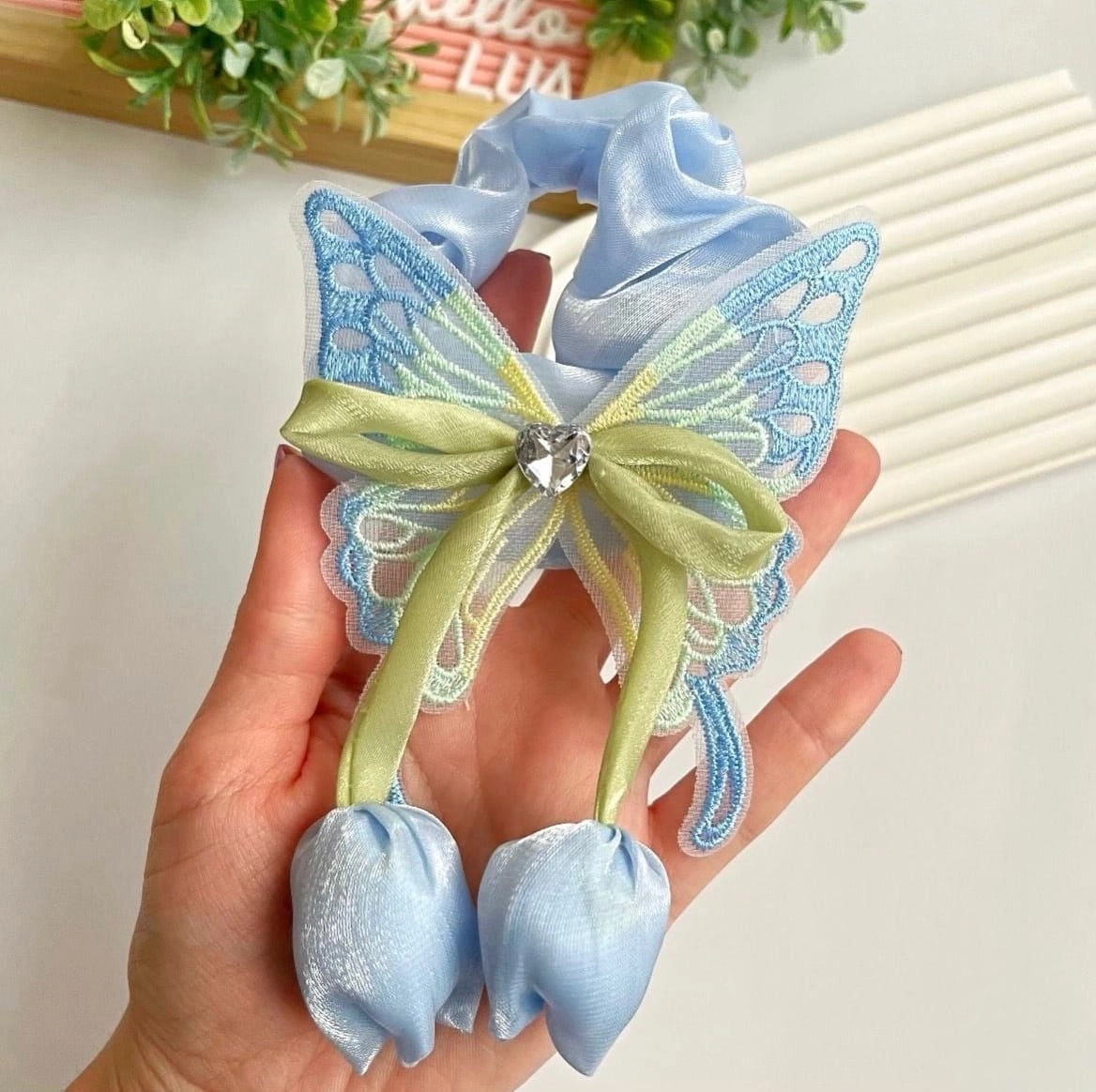 Kelebek detaylı büyük lastik toka adet