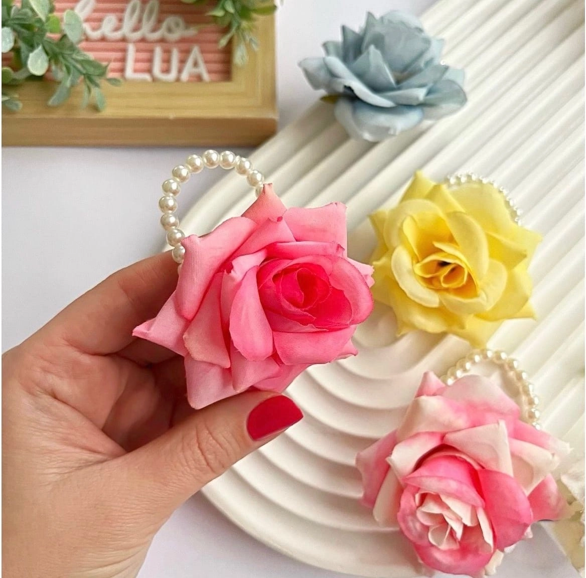 Gül detaylı inci lastik toka adet