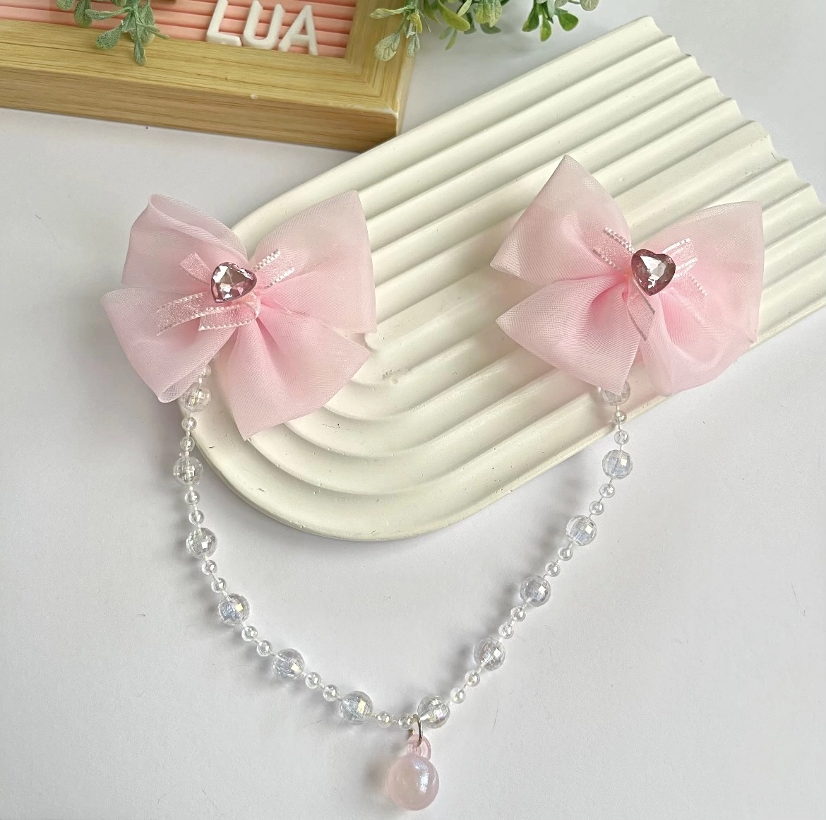 Boncuk detaylı pens toka çifti