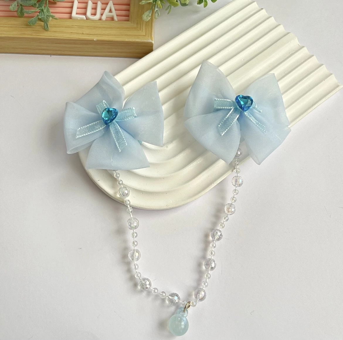 Boncuk detaylı pens toka çifti