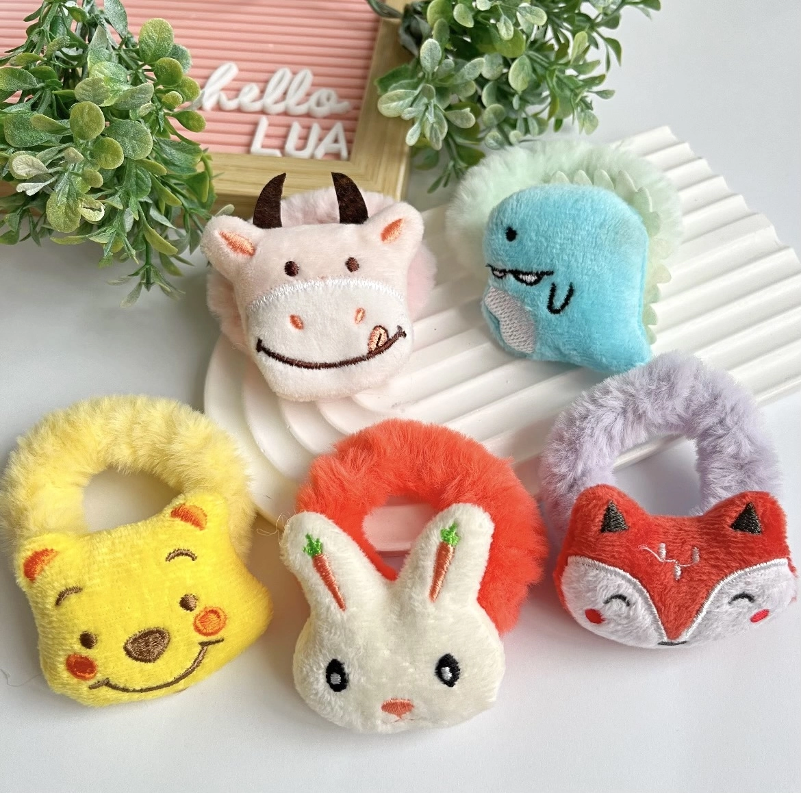Peluş figürlü lastik toka adet