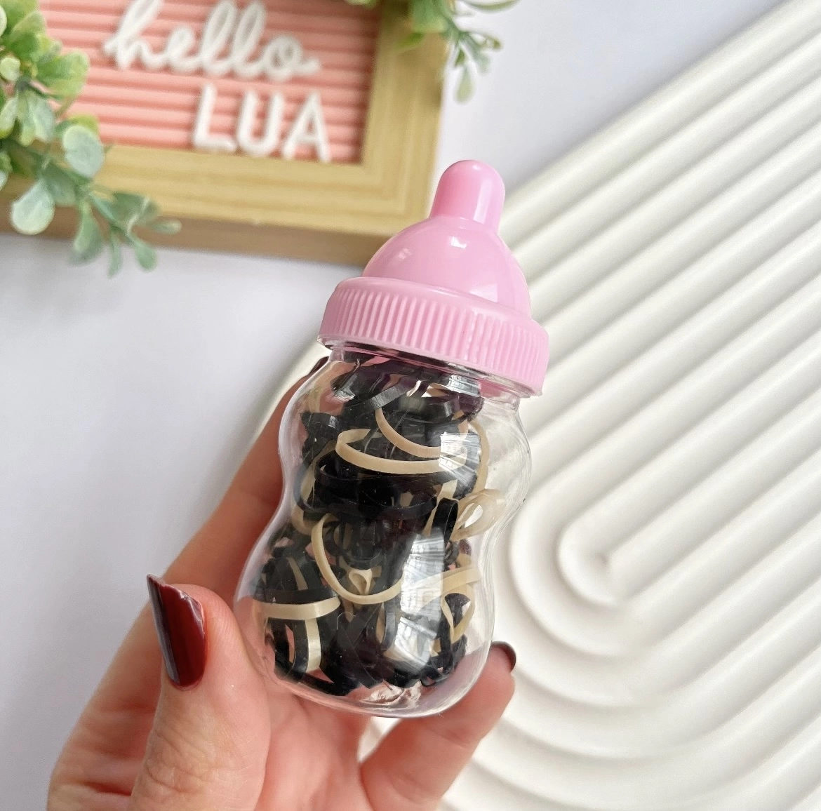 Sevimli mini kutusunda lastik toka