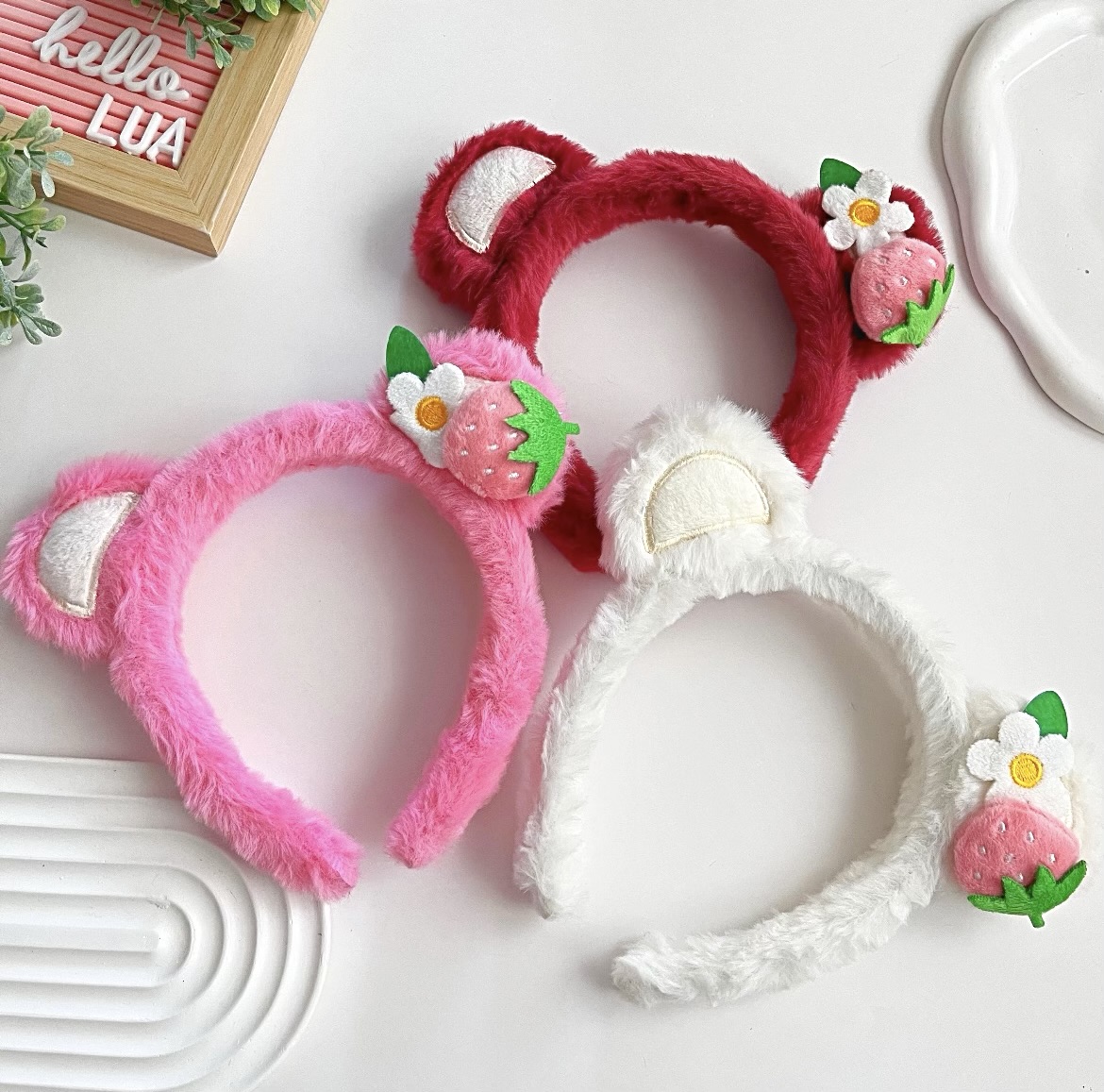 Çilek detaylı peluş taç adet