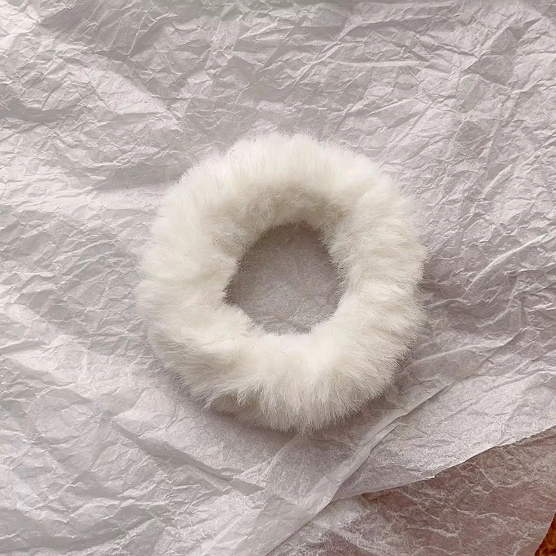 Beyaz peluş lastik toka adet