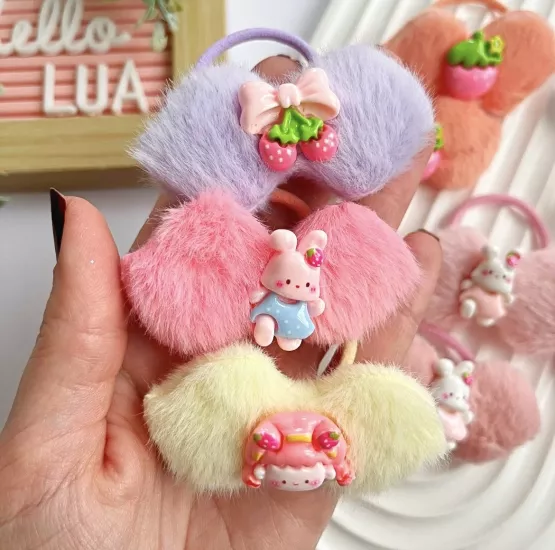 Sevimli figür detaylı lastik toka çifti