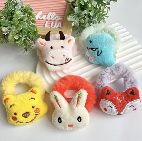 Peluş figürlü lastik toka adet