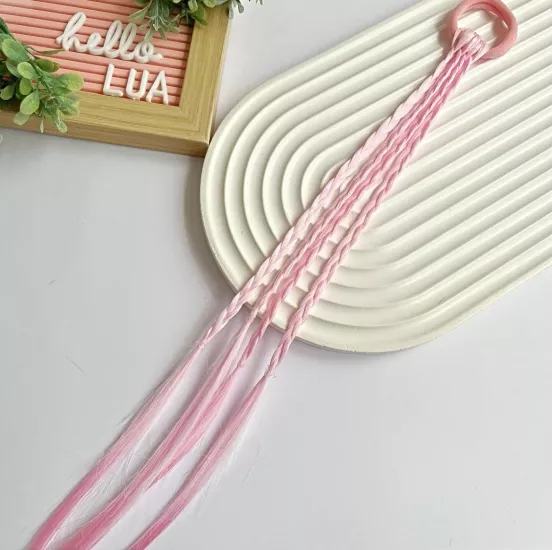 Renkli örgü saç detaylı toka