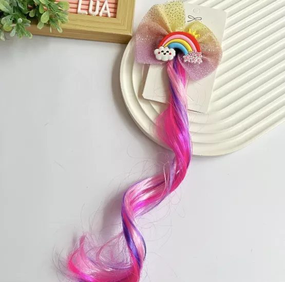 Renkli saç detaylı pens toka adet