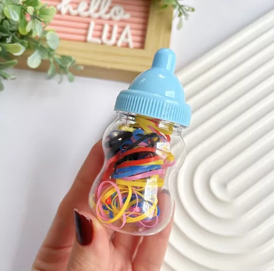 Sevimli mini kutusunda lastik toka