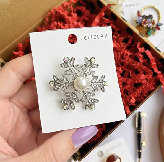 İnci detaylı kar tanesi broş