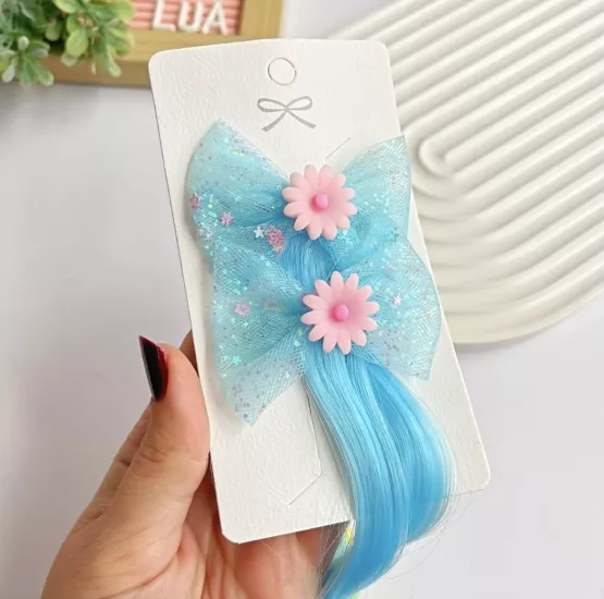 Çiçekli renkli saç detaylı pens toka çifti