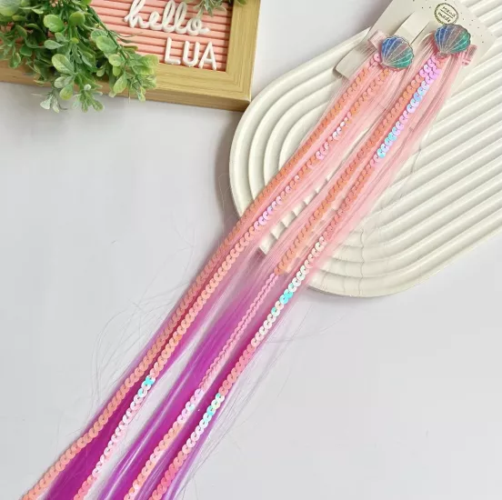 Renkli saç detaylı pens toka çifti