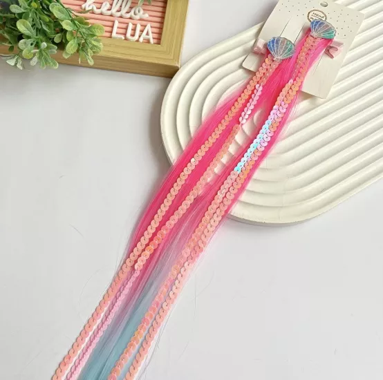 Renkli saç detaylı pens toka çifti