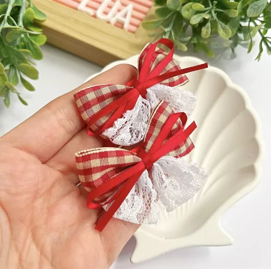 Fiyonk detaylı mini pens toka çifti