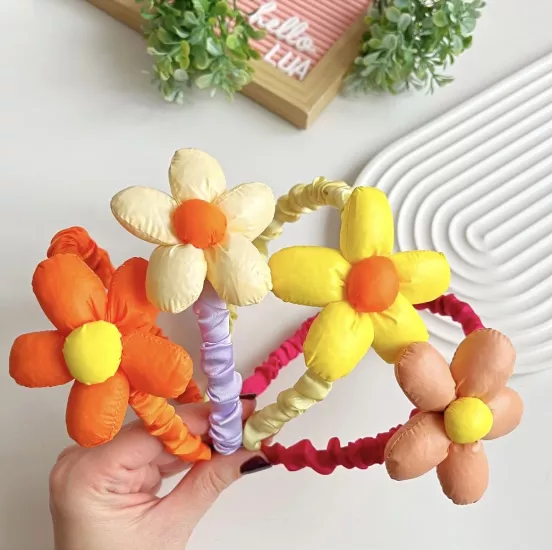 Çiçek detaylı taç adet