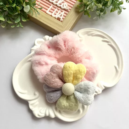 Çiçek detaylı peluş lastik toka adet