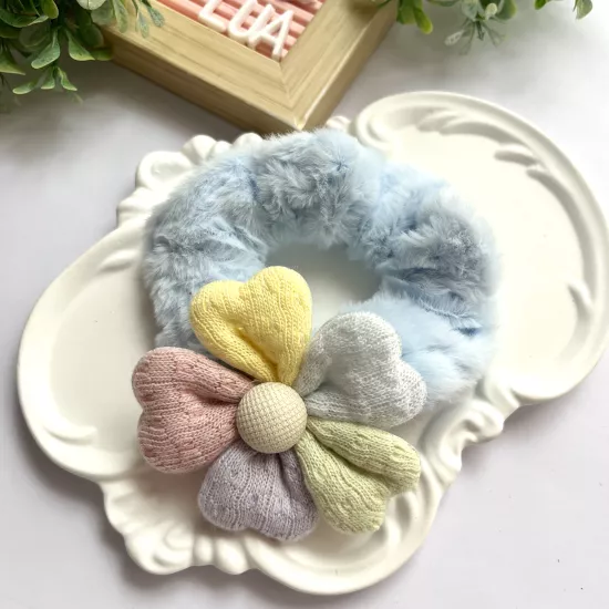 Çiçek detaylı peluş lastik toka adet