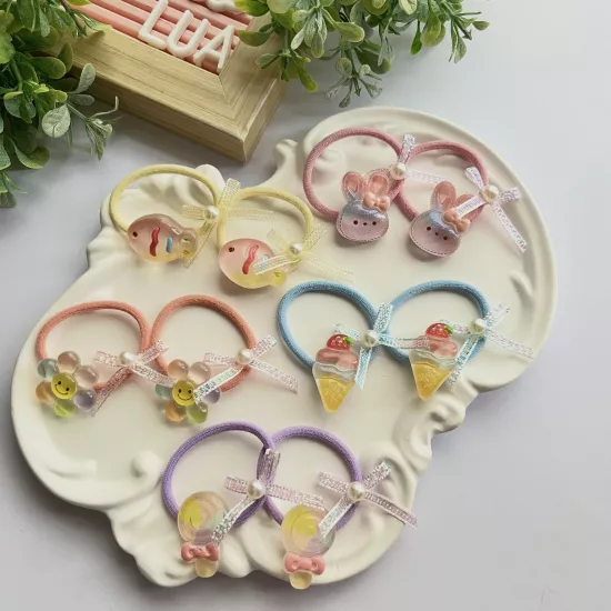 Sevimli figür detaylı lastik toka çifti